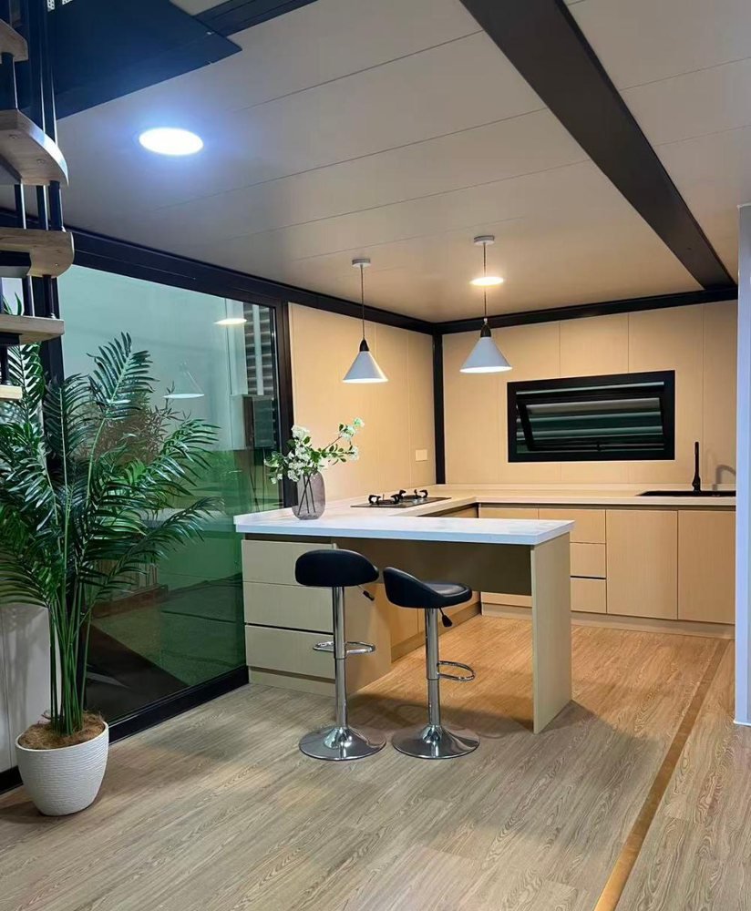 Kitchen & dining