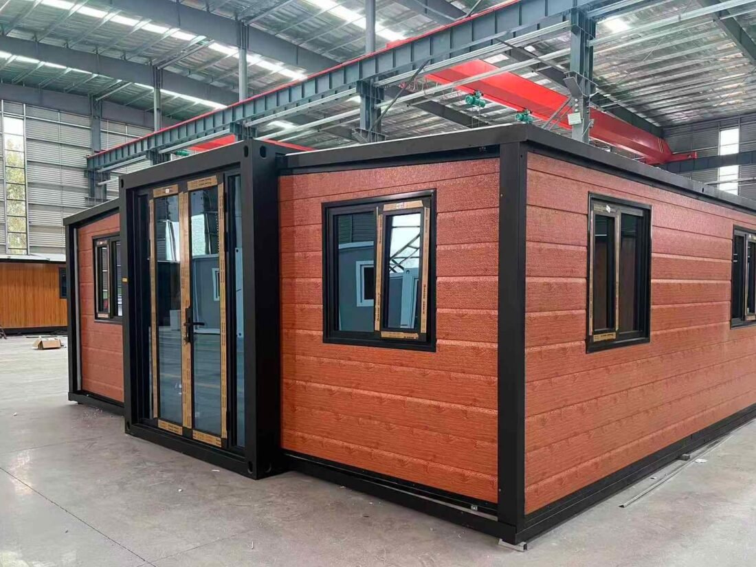 Double-wing unit opened on site