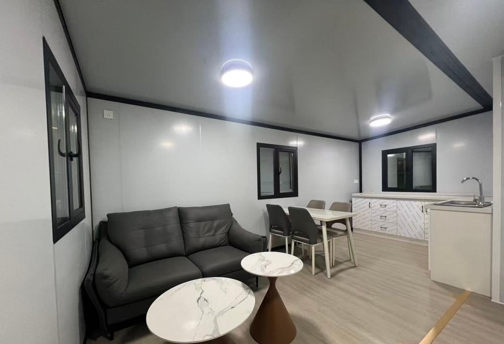 Dining area beside the kitchen run